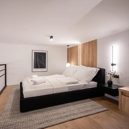 E56 - Grand Boulevard Heritage - Location By Bqa Apartament