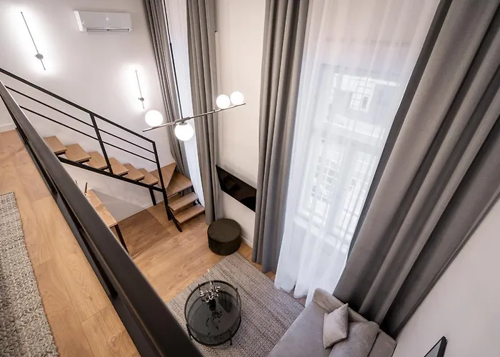 E56 - Grand Boulevard Heritage - Location By Bqa Apartmán