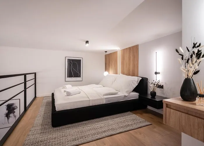 E56 - Grand Boulevard Heritage - Location By Bqa Apartment